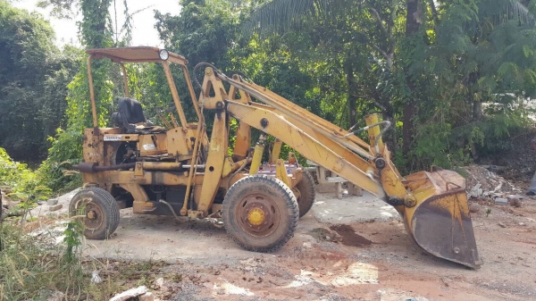 ขายรถตัก KOMATSU SD20 รถใช้งานอยู่ทุกวัน เครื่องดี ยางเต็มทุกเส้น หม้อน้ำเปลี่ยนใหม่แล้ว ราคาคุ้มสุดๆครับ