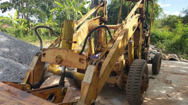 ขายรถตัก KOMATSU SD20 รถใช้งานอยู่ทุกวัน เครื่องดี ยางเต็มทุกเส้น หม้อน้ำเปลี่ยนใหม่แล้ว ราคาคุ้มสุดๆครับ