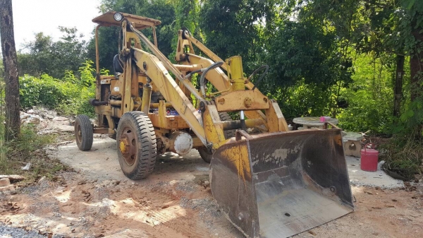 ขายรถตัก KOMATSU SD20 รถใช้งานอยู่ทุกวัน เครื่องดี ยางเต็มทุกเส้น หม้อน้ำเปลี่ยนใหม่แล้ว ราคาคุ้มสุดๆครับ