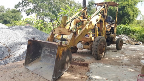 ขายรถตัก KOMATSU SD20 รถใช้งานอยู่ทุกวัน เครื่องดี ยางเต็มทุกเส้น หม้อน้ำเปลี่ยนใหม่แล้ว ราคาคุ้มสุดๆครับ