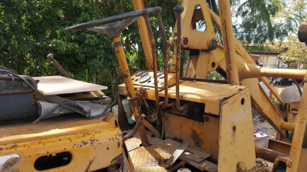 ขายรถตัก KOMATSU SD20 รถใช้งานอยู่ทุกวัน เครื่องดี ยางเต็มทุกเส้น หม้อน้ำเปลี่ยนใหม่แล้ว ราคาคุ้มสุดๆครับ