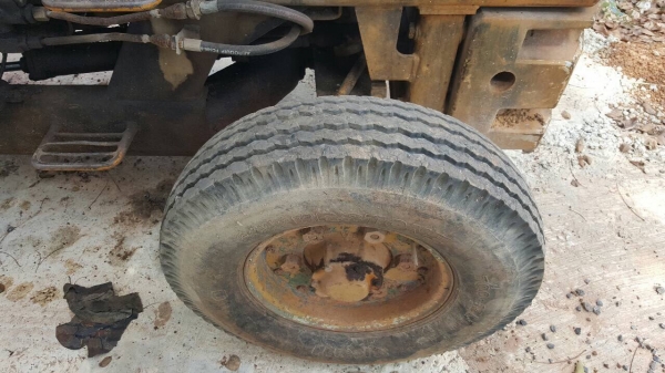 ขายรถตัก KOMATSU SD20 รถใช้งานอยู่ทุกวัน เครื่องดี ยางเต็มทุกเส้น หม้อน้ำเปลี่ยนใหม่แล้ว ราคาคุ้มสุดๆครับ