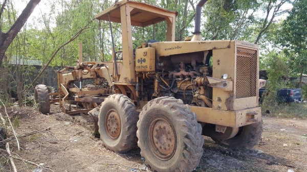 ขายรถเกรด KOMATSU GD705 เอกสารใบซื้อขาย รถใช้งานอยู่นะครับ