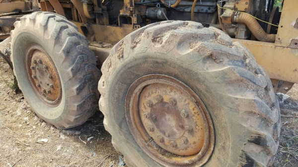 ขายรถเกรด KOMATSU GD705 เอกสารใบซื้อขาย รถใช้งานอยู่นะครับ