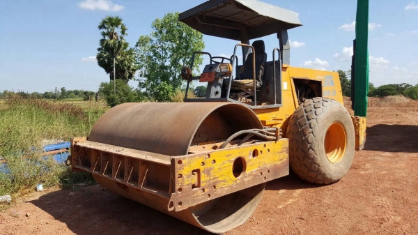 ขายรถบดสั่นสะเทือน STA W900D 4X4 เอกสารเล่มทะเบียนครบ รถใช้งานอยู่เป็นประจำ เครื่องแน่น ปั้มดี ราคาต่อรองได้ครับ