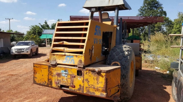 ขายรถบดสั่นสะเทือน STA W900D 4X4 เอกสารเล่มทะเบียนครบ รถใช้งานอยู่เป็นประจำ เครื่องแน่น ปั้มดี ราคาต่อรองได้ครับ