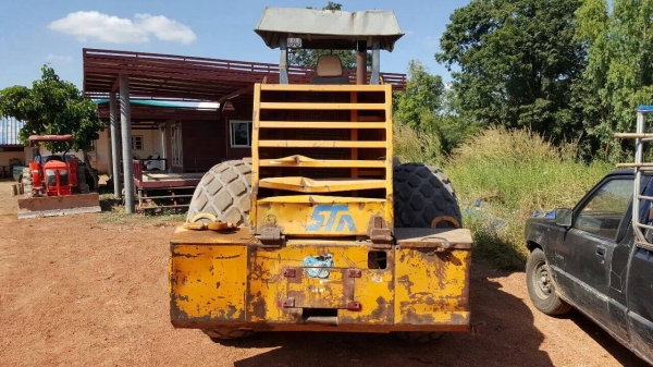 ขายรถบดสั่นสะเทือน STA W900D 4X4 เอกสารเล่มทะเบียนครบ รถใช้งานอยู่เป็นประจำ เครื่องแน่น ปั้มดี ราคาต่อรองได้ครับ