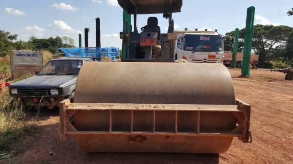 ขายรถบดสั่นสะเทือน STA W900D 4X4 เอกสารเล่มทะเบียนครบ รถใช้งานอยู่เป็นประจำ เครื่องแน่น ปั้มดี ราคาต่อรองได้ครับ