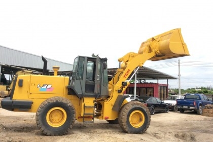 ขายรถตักล้อยาง  TCM   L32-2  รถเก่านอกแท้เอกสารพร้อมสวยพร้อมใช้ราคา 1,850,000 090-772-3710 090-772-3708