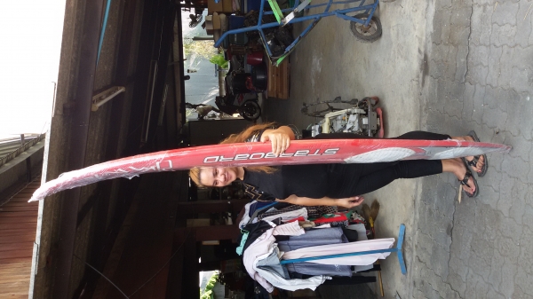 บอร์ดโต้คลื่น ลอยน้ำได้