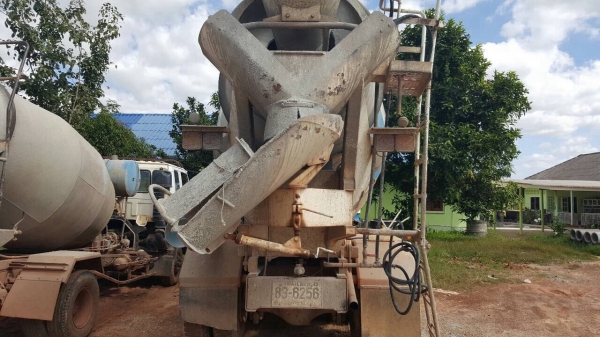 ขายรถโม่ปูน 6 คิว 10 ล้อ HINO ZM303 เบรคแห้ง เครื่อง EK100 260 แรงม้า คัสซีสวยตลอดเส้น โม่ต่อใหม่ใช้งานแค่ปีเดียว เอกสารเล่มทะเบียนพร้อมโอน