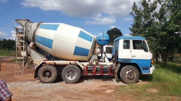 ขายรถโม่ปูน 6 คิว 10 ล้อ HINO ZM303 เบรคแห้ง เครื่อง EK100 260 แรงม้า คัสซีสวยตลอดเส้น โม่ต่อใหม่ใช้งานแค่ปีเดียว เอกสารเล่มทะเบียนพร้อมโอน