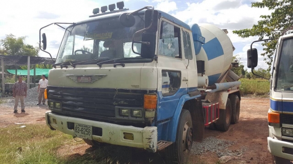 ขายรถโม่ปูน 6 คิว 10 ล้อ HINO ZM303 เบรคแห้ง เครื่อง EK100 260 แรงม้า คัสซีสวยตลอดเส้น โม่ต่อใหม่ใช้งานแค่ปีเดียว เอกสารเล่มทะเบียนพร้อมโอน