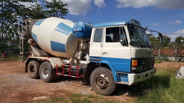 ขายรถโม่ปูน 6 คิว 10 ล้อ HINO ZM303 เบรคแห้ง เครื่อง EK100 260 แรงม้า คัสซีสวยตลอดเส้น โม่ต่อใหม่ใช้งานแค่ปีเดียว เอกสารเล่มทะเบียนพร้อมโอน