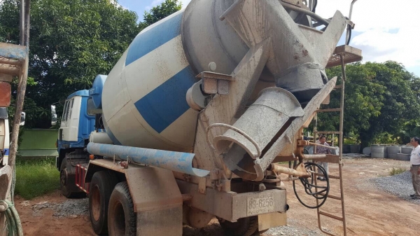 ขายรถโม่ปูน 6 คิว 10 ล้อ HINO ZM303 เบรคแห้ง เครื่อง EK100 260 แรงม้า คัสซีสวยตลอดเส้น โม่ต่อใหม่ใช้งานแค่ปีเดียว เอกสารเล่มทะเบียนพร้อมโอน