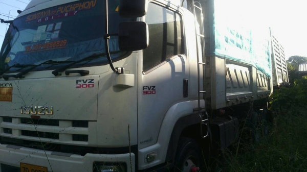 ขายดาว์น 850,000 ISUZU FVZ300 แม่ดั้ม ปี 56 ลูกดั้มปี 57 วิ่ง 171,111 กม สวยพร้อมใช้      หมายเหตุ งวดเดือนละ 60,600 &times;39 งวด =2,363,400 บาท 090-772-3710 090-772-3708