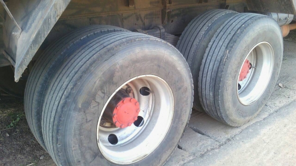 ขายดาว์น 850,000 ISUZU FVZ300 แม่ดั้ม ปี 56 ลูกดั้มปี 57 วิ่ง 171,111 กม สวยพร้อมใช้      หมายเหตุ งวดเดือนละ 60,600 &times;39 งวด =2,363,400 บาท 090-772-3710 090-772-3708