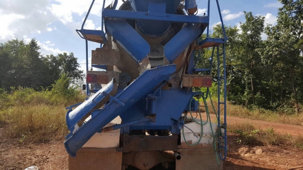 ขายรถโม่ปูน 5 คิว 10 ล้อ 2 เพลา UD CW41M เครื่อง PD6 230 แรงม้า คัสซีสวย โม่ใช้งานแค่ปีกว่าๆ เล่มทะเบียนพร้อมโอน ราคาต่อรองได้ครับ