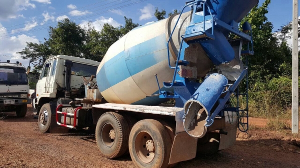 ขายรถโม่ปูน 5 คิว 10 ล้อ 2 เพลา UD CW41M เครื่อง PD6 230 แรงม้า คัสซีสวย โม่ใช้งานแค่ปีกว่าๆ เล่มทะเบียนพร้อมโอน ราคาต่อรองได้ครับ