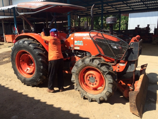 รถไถคูโบต้าM7040 พร้อมอุปกรณ์