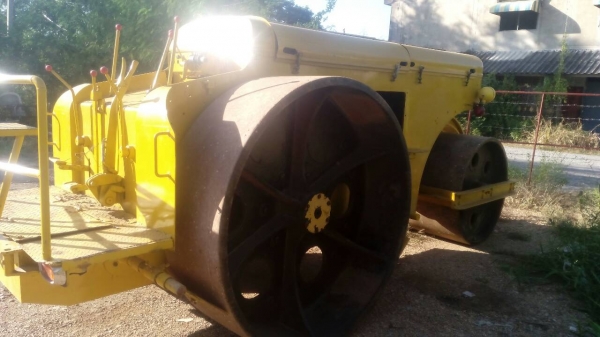 ต้องการขายรถบด SALAI 3 ล้อเหล็ก