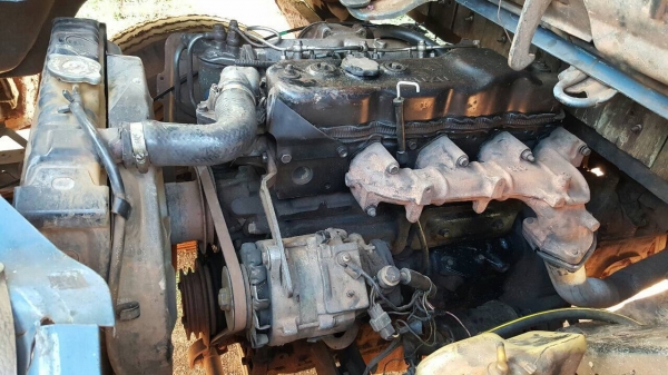 ขาย 6 ล้อ NPR59LK เครื่อง 4BD1 115 แรงม้า คัสซีสวยใช้ได้ สีต้องเก็บหน่อย ทะเบียนพร้อมโอน