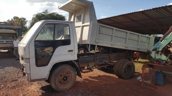 ขาย 6 ล้อดั้ม 3 คิว ISUZU เครื่อง 4BB1 100 แรงม้า ไม่มีเล่มทะเบียนครับ ราคาต่อรองได้ ขาย 6 ล้อดั้ม 3 คิว ISUZU เครื่อง 4BB1 100 แรงม้า ไม่มีเล่มทะเบียนครับ ราคาต่อรองได้