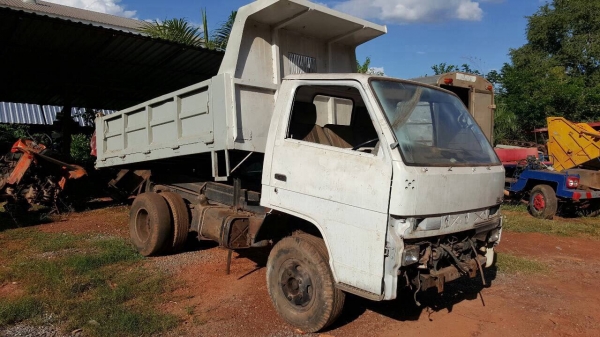 ขาย 6 ล้อดั้ม 3 คิว ISUZU เครื่อง 4BB1 100 แรงม้า ไม่มีเล่มทะเบียนครับ ราคาต่อรองได้