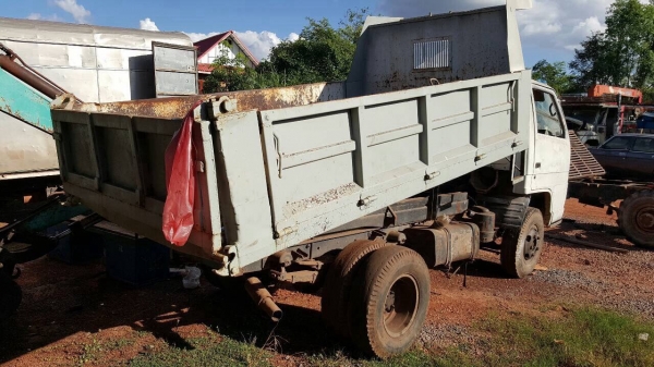 ขาย 6 ล้อดั้ม 3 คิว ISUZU เครื่อง 4BB1 100 แรงม้า ไม่มีเล่มทะเบียนครับ ราคาต่อรองได้ ขาย 6 ล้อดั้ม 3 คิว ISUZU เครื่อง 4BB1 100 แรงม้า ไม่มีเล่มทะเบียนครับ ราคาต่อรองได้