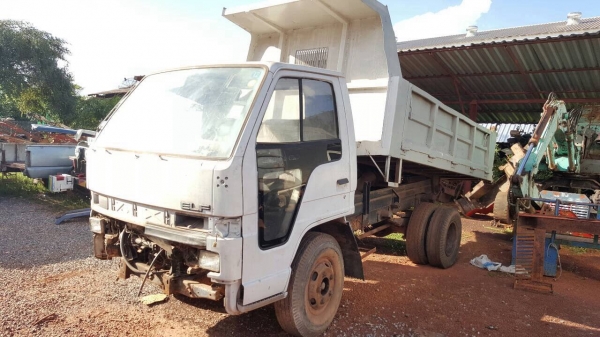 ขาย 6 ล้อดั้ม 3 คิว ISUZU เครื่อง 4BB1 100 แรงม้า ไม่มีเล่มทะเบียนครับ ราคาต่อรองได้ ขาย 6 ล้อดั้ม 3 คิว ISUZU เครื่อง 4BB1 100 แรงม้า ไม่มีเล่มทะเบียนครับ ราคาต่อรองได้