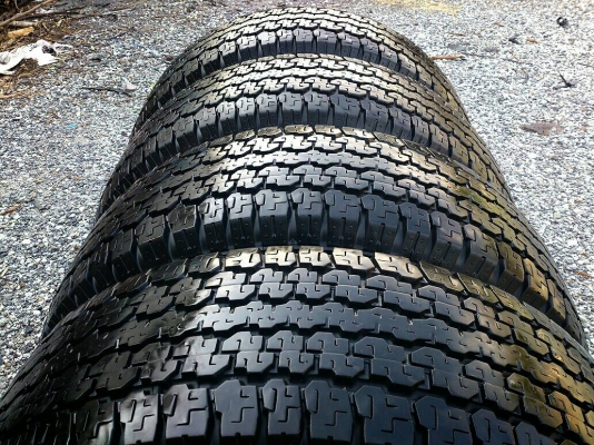 ขายยาง 31×10.50R15 บริดสโตน H/T ยางสัปดาห์ที่23ปี13 ดอกยางหนาเต็มสดเท่ากันไม่กินข้างสวยๆ จำนวน 1 ชุด ขายยาง 31×10.50R15 บริดสโตน H/T ยางสัปดาห์ที่23ปี13 ดอกยางหนาเต็มสดเท่ากันไม่กินข้างสวยๆ จำนวน 1 ชุด