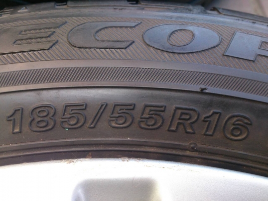 ขายแม็กHONDA JAZZ 4รู100 พร้อมยางบริดสโตน 185/55R16 ยางปี11 สวยๆ จำนวน 1 ชุด  3900