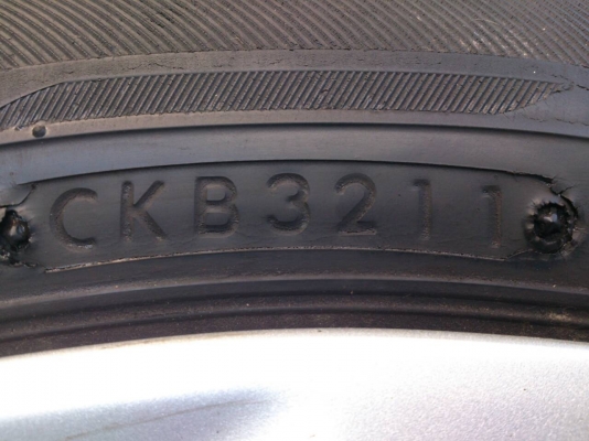 ขายแม็กHONDA JAZZ 4รู100 พร้อมยางบริดสโตน 185/55R16 ยางปี11 สวยๆ จำนวน 1 ชุด  3900