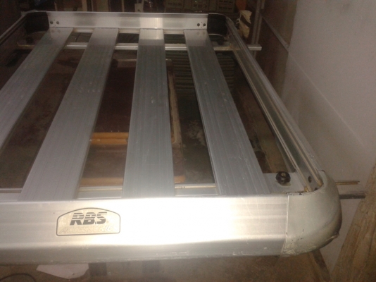 แร็คหลังคา (ขนาดใหญ่ 1.0 X 1.5 M)  ขอบสูง 10 Cm คานวางยาว 50 นิ้ว 1,800  บาท  ลดเหลือ 1,400 บาท เน้นมารับเองครับ และขนส่งทางรถไฟ