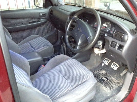 ฟอดเรนเจอ ปี 2002 4 ประตูโฟวิล เครื่อง 2500 ฟอดเรนเจอ ปี 2002 4 ประตูโฟวิล เครื่อง 2500