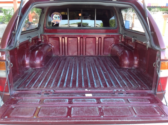 ฟอดเรนเจอ ปี 2002 4 ประตูโฟวิล เครื่อง 2500 ฟอดเรนเจอ ปี 2002 4 ประตูโฟวิล เครื่อง 2500