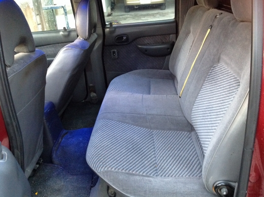 ฟอดเรนเจอ ปี 2002 4 ประตูโฟวิล เครื่อง 2500 ฟอดเรนเจอ ปี 2002 4 ประตูโฟวิล เครื่อง 2500