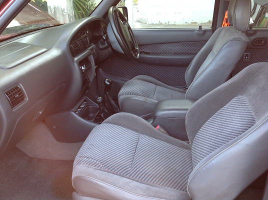 ฟอดเรนเจอ ปี 2002 4 ประตูโฟวิล เครื่อง 2500 ฟอดเรนเจอ ปี 2002 4 ประตูโฟวิล เครื่อง 2500