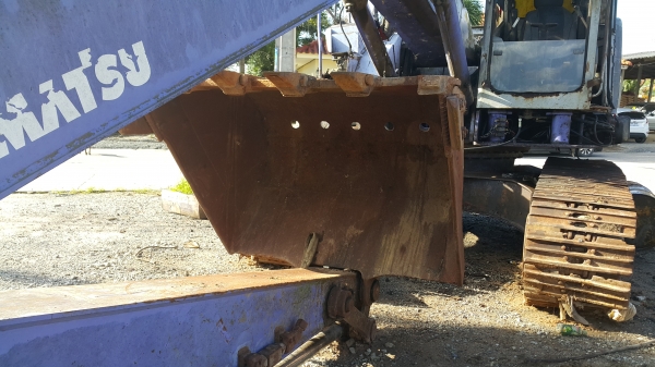 ขายด่วน อะใหล่ KOMATSU PC228 US อะใหล่ตัวเดียวกับ PC200-6-7 ครับ