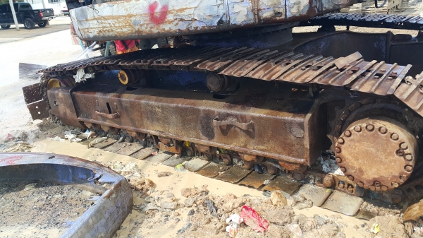 ขายด่วน อะใหล่ KOMATSU PC228 US อะใหล่ตัวเดียวกับ PC200-6-7 ครับ