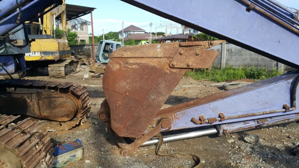 ขายด่วน อะใหล่ KOMATSU PC228 US อะใหล่ตัวเดียวกับ PC200-6-7 ครับ