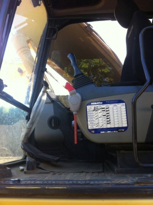 ขายรถแบคโฮ  KOMATSU  pc200-8  MO1  ทำงานน้อย 3,&times;&times;&times;ชม.เอกสารพรัอมราคา2,280,000 090-772-3710 090-772-3708