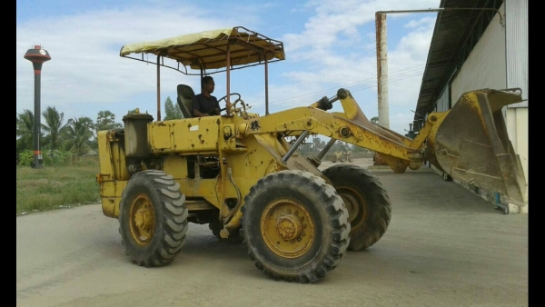ยรถตักล้อยาง KOMATSU JH 30ขายรถตักล้อยาง KOMATSU JH 30  รถสภาพพร้อมใช้งาน ราคา 288,000 บาท คูณ ชัยยา สตึก โทร 044-666729 089-8451778