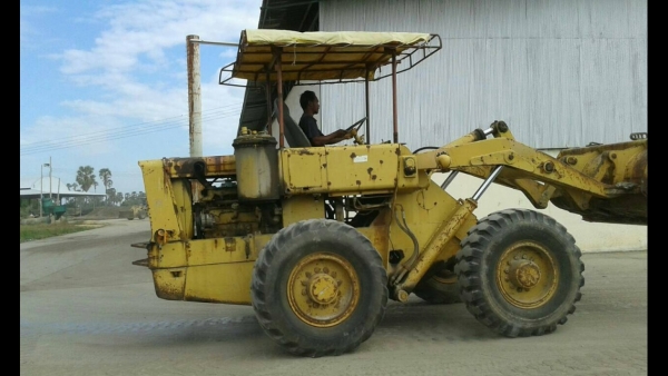 ยรถตักล้อยาง KOMATSU JH 30ขายรถตักล้อยาง KOMATSU JH 30  รถสภาพพร้อมใช้งาน ราคา 288,000 บาท คูณ ชัยยา สตึก โทร 044-666729 089-8451778