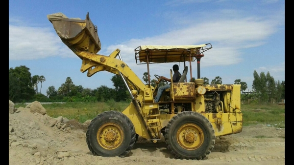 ยรถตักล้อยาง KOMATSU JH 30ขายรถตักล้อยาง KOMATSU JH 30  รถสภาพพร้อมใช้งาน ราคา 288,000 บาท คูณ ชัยยา สตึก โทร 044-666729 089-8451778