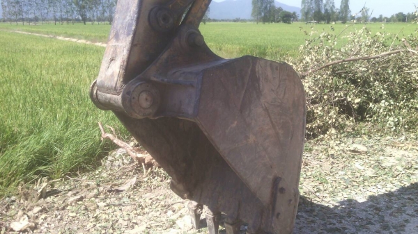 ขายรถแบคโฮพร้อมรถเทรลเลอร์ SUMITOMO 2800 FJ กับ ISUZU JUMBO 165 แรงม้า เพลาเดี่ยว ราคารวม 2 คัน 650000