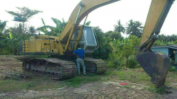 ขายรถแบคโฮพร้อมรถเทรลเลอร์ SUMITOMO 2800 FJ กับ ISUZU JUMBO 165 แรงม้า เพลาเดี่ยว ราคารวม 2 คัน 650000