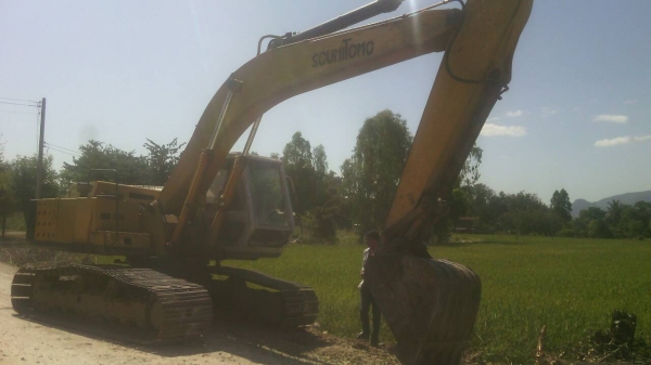 ขายรถแบคโฮพร้อมรถเทรลเลอร์ SUMITOMO 2800 FJ กับ ISUZU JUMBO 165 แรงม้า เพลาเดี่ยว ราคารวม 2 คัน 650000