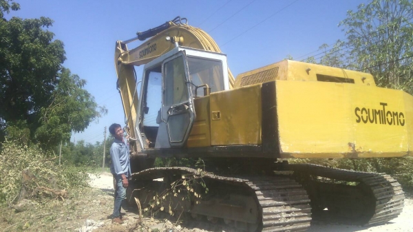 ขายรถแบคโฮพร้อมรถเทรลเลอร์ SUMITOMO 2800 FJ กับ ISUZU JUMBO 165 แรงม้า เพลาเดี่ยว ราคารวม 2 คัน 650000