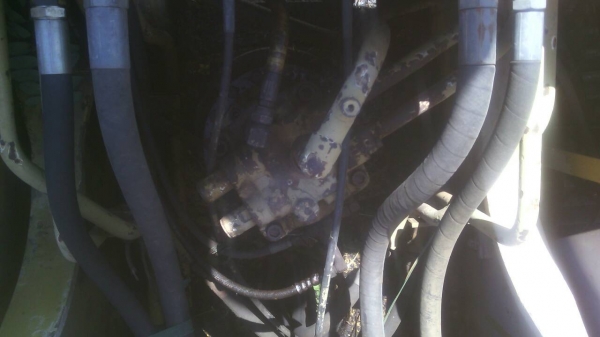 ขายรถแบคโฮพร้อมรถเทรลเลอร์ SUMITOMO 2800 FJ กับ ISUZU JUMBO 165 แรงม้า เพลาเดี่ยว ราคารวม 2 คัน 650000